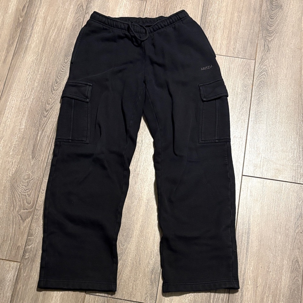 Aritzia Black Cargo Joggers